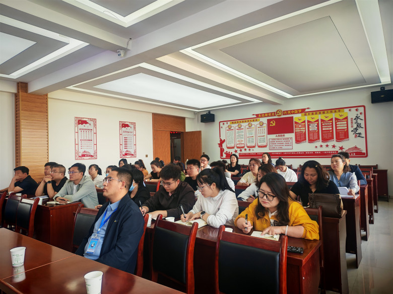 交易中心召開(kāi)中介代理機(jī)構(gòu)場(chǎng)內(nèi)培訓(xùn)會(huì) 提升招投標(biāo)代理服務(wù)水平